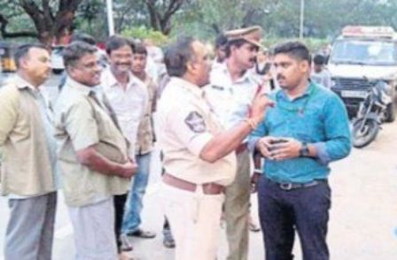 ట్రాఫిక్ కు ఇబ్బంది కలిగిస్తే కేసులు