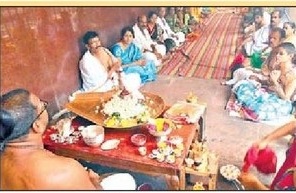 ఆర్జిత సేవలతో దుర్గమ్మ ఆలయం కళ కళ