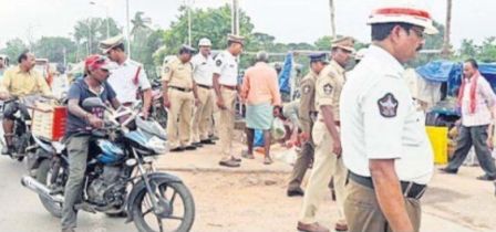 ఫుట్ పాత్ లు ఆక్రమిస్తే చర్యలు