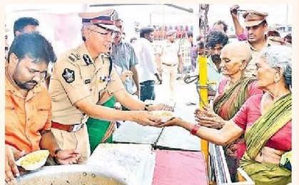 కేశఖండనశాల వద్ద అన్నప్రసాద వితరణ కేంద్రం ప్రారంభం