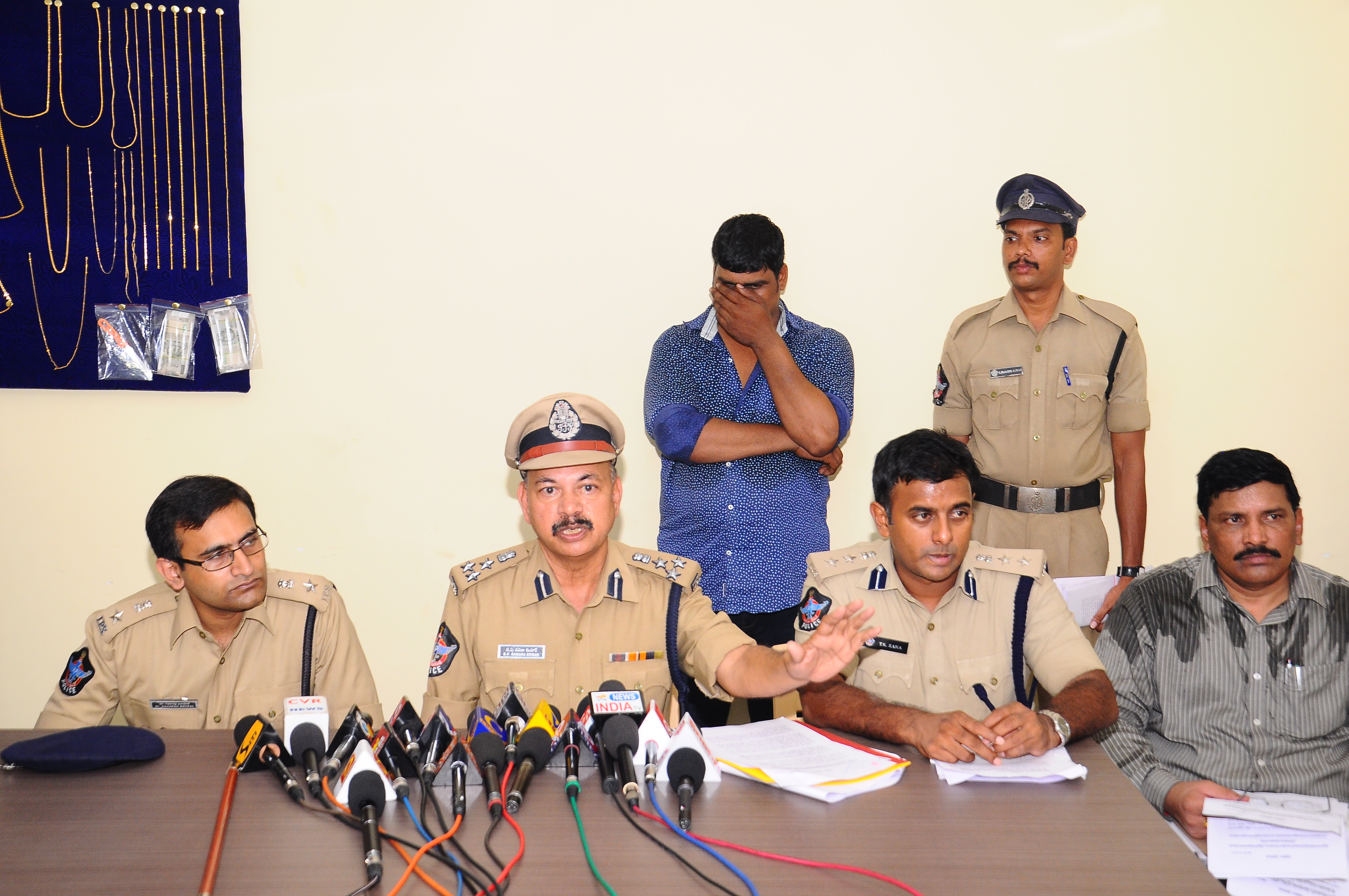 గొలుసు దొంగల పట్టివేత