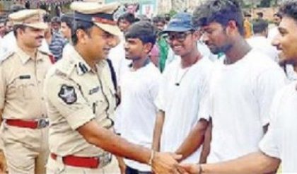 జీవితంలో ఆనందాన్ని ఆస్వాదించాలి