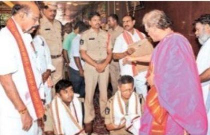 దుర్గమ్మను దర్శించుకున్న ప్రముఖులు