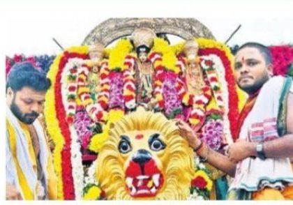 సింహావాహనంపై ఆదిదంపతులు