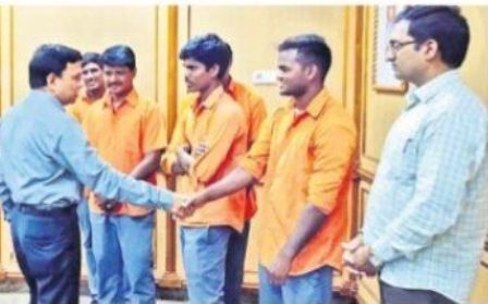 శభాష్.. మానవత్వాన్ని చాటారు