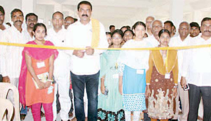 ఉచిత కంప్యూటర్, బ్యూటిషియన్ కోర్సుల శిక్షణ కేంద్రం ప్రారంభం