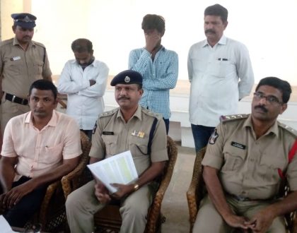 అంతర్ జిల్లా దొంగ అరెస్టు