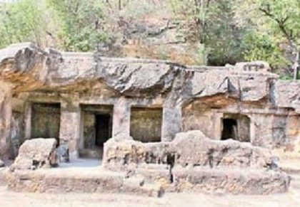 చరిత్రకు సాక్ష్యాలు.. వారసత్వ కట్టడాలు..!