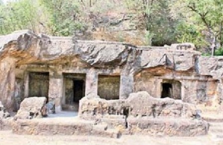 చరిత్రకు సాక్ష్యాలు.. వారసత్వ కట్టడాలు..!