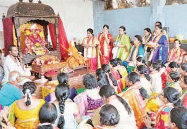 దుర్గమ్మ సేవలో “ దివ్య దర్శనం “ భక్తులు