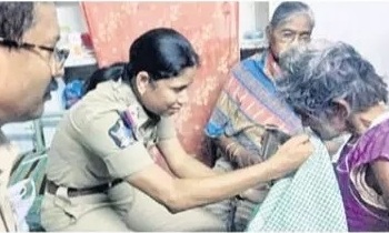 సంకెళ్ళు వేసిన కొడుకు, కోడలి అరెస్ట్