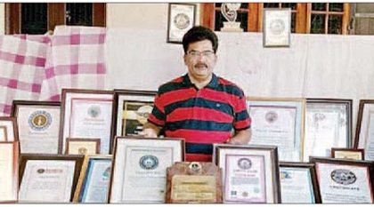 ఉపాధ్యాయుడికి ఆరు ప్రపంచ రికార్డులు