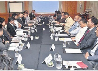 పెట్టుబడులతో వస్తున్నాం!