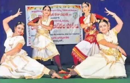 కర్ణాటి .. కళారంగంలో మేటి