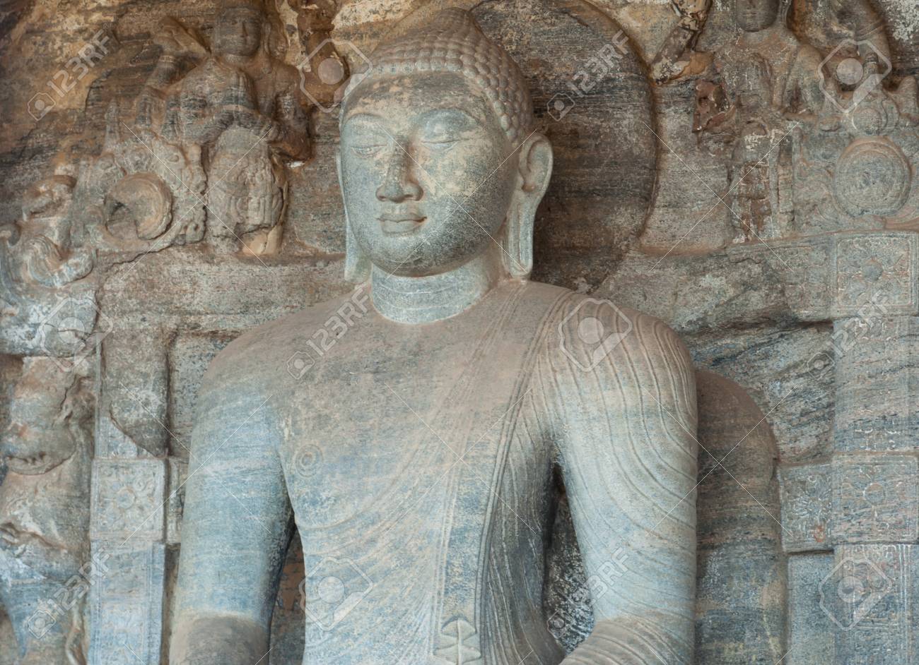 గుణదలలో బయల్పడిన బౌద్ద గుహ