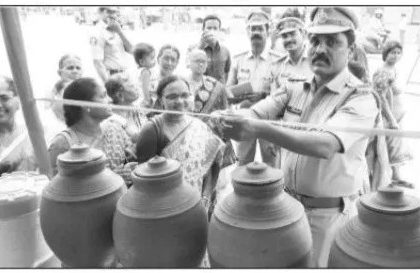ప్రజల దాహార్తిని తీర్చే చలివేంద్రాలు