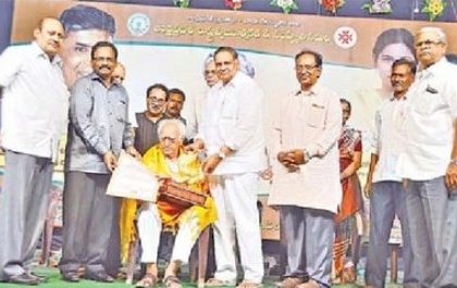 కందుకూరి బాట ఆదర్శం కావాలి