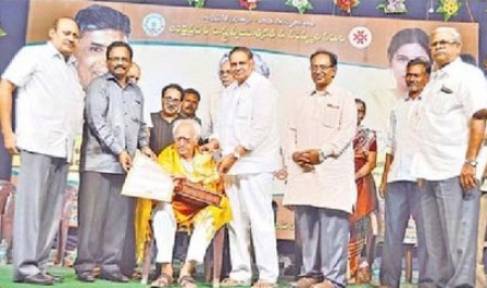 కందుకూరి బాట ఆదర్శం కావాలి
