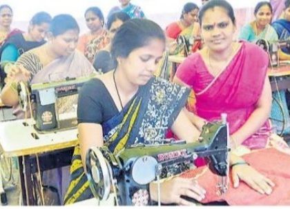కుట్టు శిక్షణతో ఉపాధి