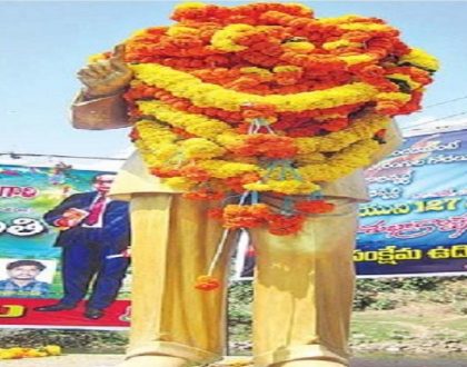 వెల్లువెత్తిన అభిమానం