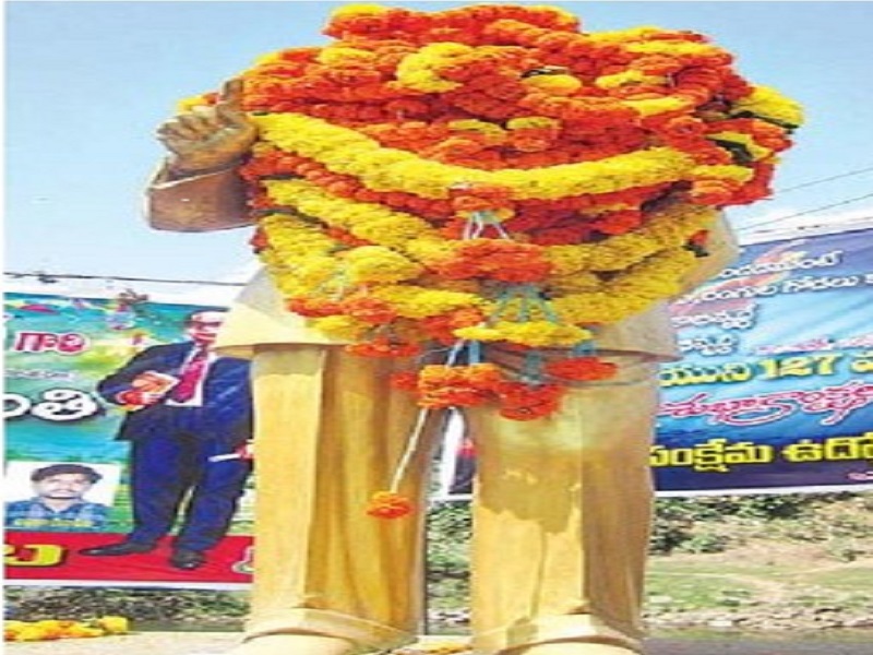 వెల్లువెత్తిన అభిమానం