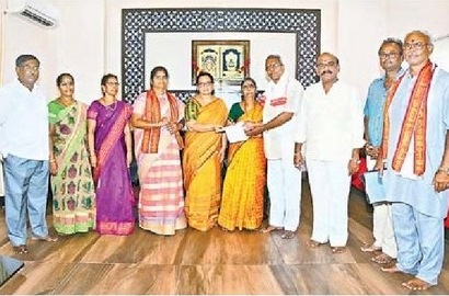 సత్యదేవుని కళ్యాణానికి దుర్గమ్మ సారె