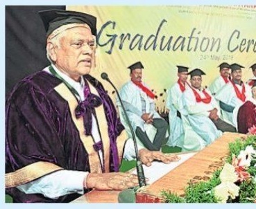విద్యార్థులు సామాజిక వికాసానికి తోడ్పడాలి