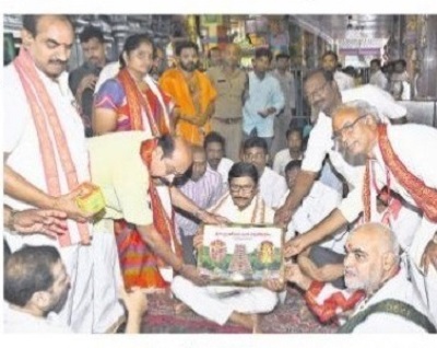 ఇంద్రకీలాద్రిపై భక్తుల కోలాహలం