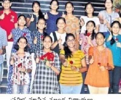 సీబీఎస్ఈ ఫలితాల్లో సత్తా చాటిన విద్యార్థులు