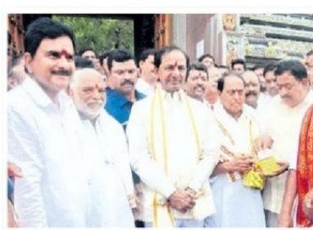 దుర్గమ్మ సన్నిధిలో..