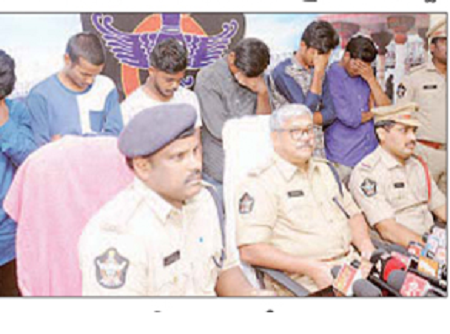 భయానకంగా బైక్ రేసులు! ఆరుగురు యువకుల అరెస్టు