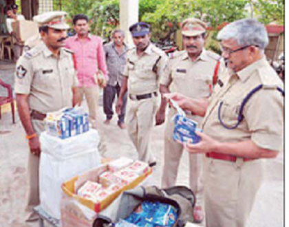 'గుట్కా ముఠా' అరెస్టు