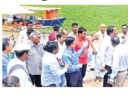 పరిసరాల పరిశుభ్రత పాటించాలి