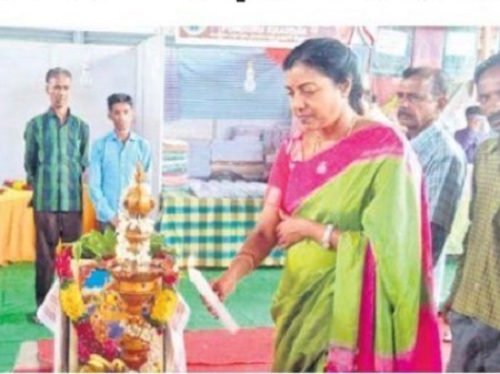 డ్వాక్రా మహిళలు వ్యాపారవేత్తలుగా ఎదగడం అభినందనీయం