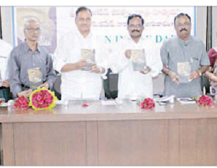 'ది సన్ ఇన్ ది డార్క్'.. చీకటిలో వెలుతురు లోకాలు సృష్టించిన కావ్యం