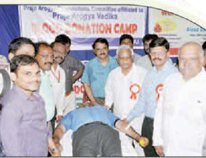 రక్తదానం చేసి ప్రాణదాతలు కండి