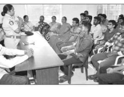 ఈవ్ టీజింగ్కు పాల్పడవద్దు - ఇబ్బందులకు గురికావద్దు