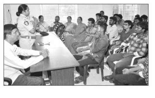 ఈవ్ టీజింగ్కు పాల్పడవద్దు - ఇబ్బందులకు గురికావద్దు