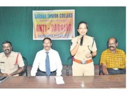 విద్యార్థులు కేసుల్లో ఇరుక్కోవద్దు: ఏసీపీ శ్రావణి
