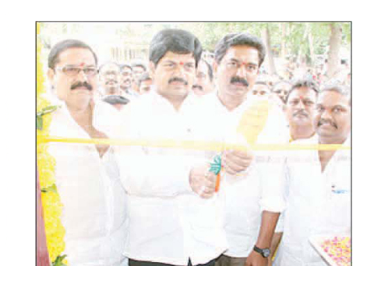 మహిళలు అన్ని రంగాల్లో రాణించాలి