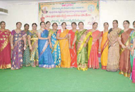 అలరించిన సంప్రదాయ వస్త్రాలంకరణ పోటీలు