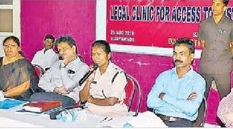 బాధితులకు అండగా నిలవాలి