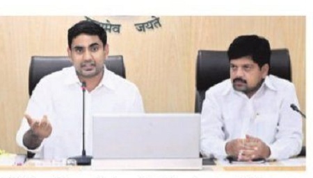 నిరుద్యోగుల శిక్షణకు వర్సిటీలు సహకరించాలి