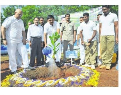 పోలీసుల 'మొక్క'వోని దీక్ష