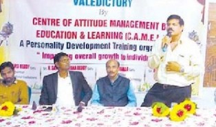 కష్టపడే తత్వాన్ని అలవర్చుకోవాలి