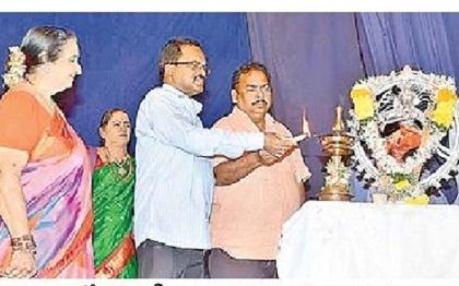 సాహిత్యవికాసంలో స్త్రీల పాత్ర ప్రశంసనీయం