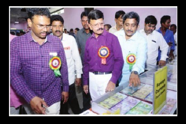 శ్రీధర్ సీసఇ ఆధ్వర్యంలో కరెన్సీ, నాణేల ప్రదర్శన