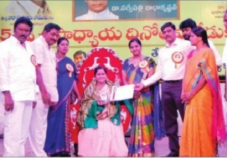 వీఎంసీ ఆధ్వర్యంలో ఘనంగా గురుపూజోత్సవం