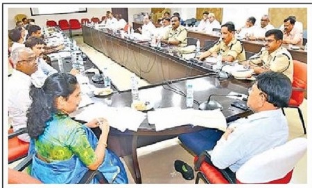ద్విచక్రవాహన చోదకులకు శిరస్త్రాణం తప్పనిసరి