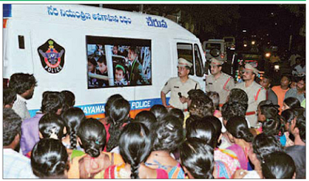 నేరనియంత్రణపై అవగాహన రధంతో ప్రచారం